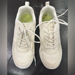 Vionic women’s sneakers